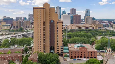 110 Bank St SE #L2401, Minneapolis, MN 55414