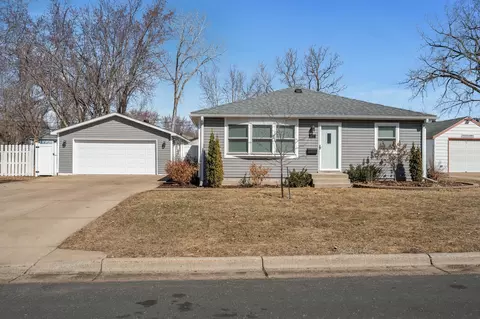 817 Oakwood Dr, Anoka, MN 55303