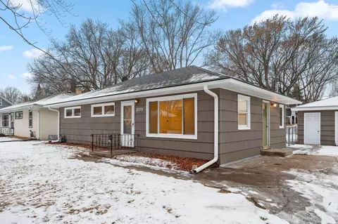 2579 Charlotte St, Roseville, MN 55113