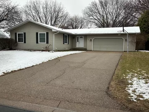 1671 Chatham Ave, Arden Hills, MN 55112