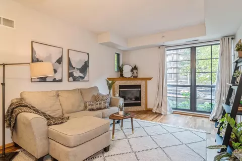 825 Berry St #109, Saint Paul, MN 55114