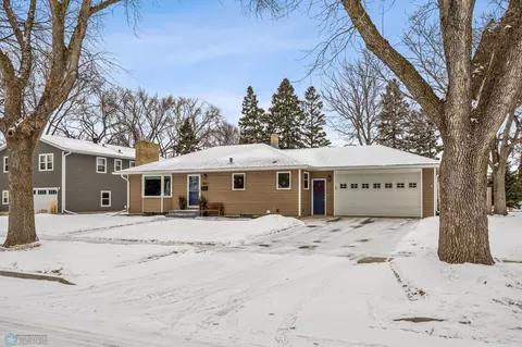 809 S Drive Dr S, Fargo, ND 58103