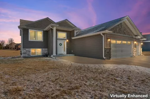1107 Petersen Ct NW, Stewartville, MN 55976