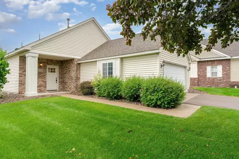 2695 Oak Ridge Trl, Woodbury, MN 55125