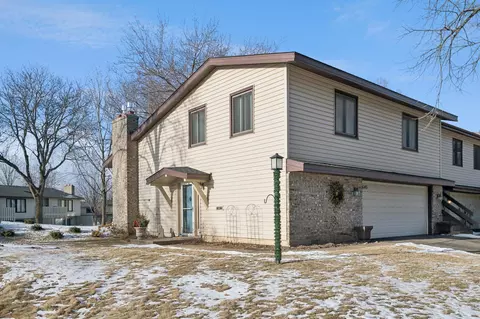 5646 Hyland Courts Dr, Bloomington, MN 55437