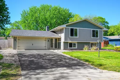 1501 E 131st St, Burnsville, MN 55337