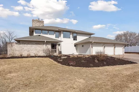 2347 Apache Ct, Mendota Heights, MN 55120