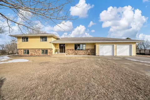1686 210th Ave, Fairmont, MN 56031