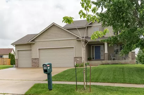6074 Portsmouth Dr NW, Rochester, MN 55901