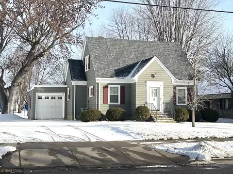 125 Broadway Ave S, Cokato, MN 55321