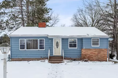 127 W Wilson Ave, Elmwood, WI 54740