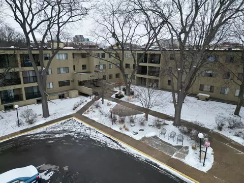 4101 Parklawn Ave #336, Edina, MN 55435