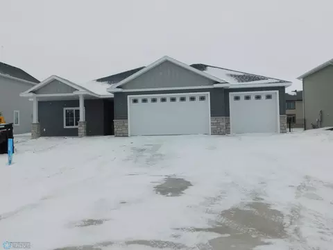 4776 41st St S, Fargo, ND 58104 photo 2