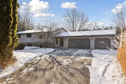 839 Moonbeam Rd W, Hudson, WI 54016