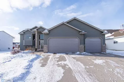 4717 43rd St S, Fargo, ND 58104