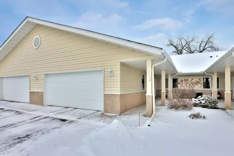 13032 Evergreen Dr, Lindstrom, MN 55045