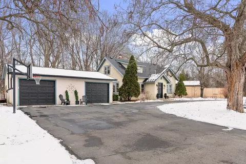 5149 Woodridge Rd, Minnetonka, MN 55345