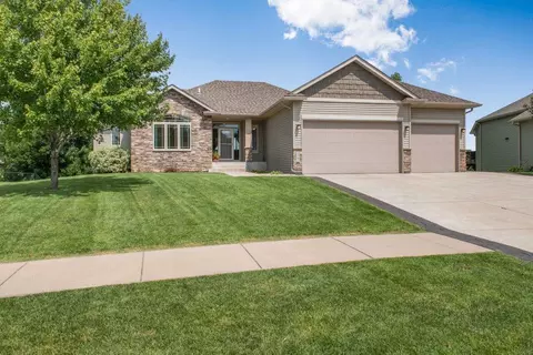 1347 Oakwood Ln, Hanover, MN 55341