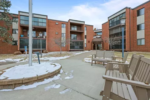 1800 Riverwood Dr #303, Burnsville, MN 55337