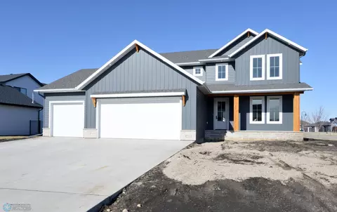 4715 59th St S, Fargo, ND 58104