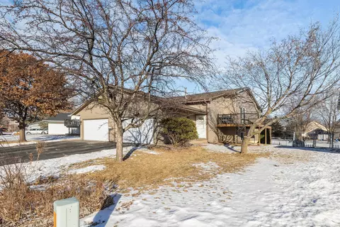 4707 Hayward Rd N, Oakdale, MN 55128