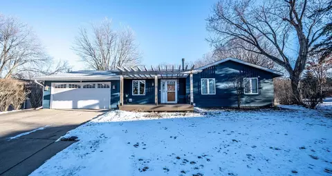 11901 River Hills Cir, Burnsville, MN 55337