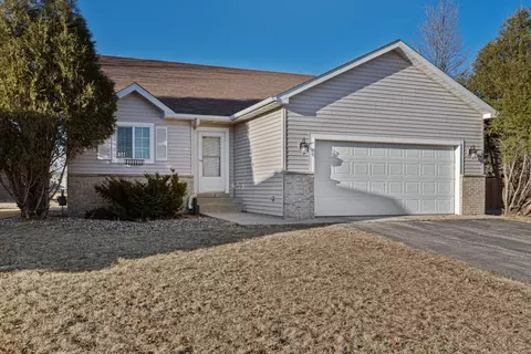 15 Juneau Ct, North Mankato, MN 56003
