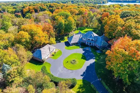 320 Ridge Cir, Wayzata, MN 55391