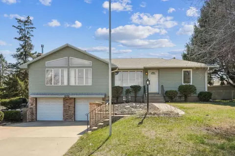 9475 Lake Rd, Woodbury, MN 55125