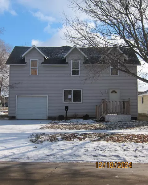 406 2nd St NW, Wadena, MN 56482