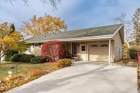 617 22nd St NE, Rochester, MN 55906