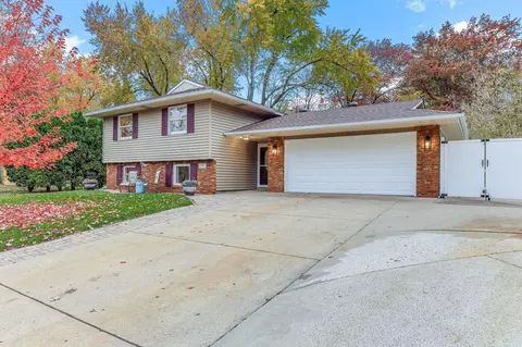 1325 97th Ave NW, Coon Rapids, MN 55433