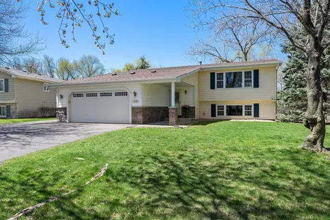 10760 Hummingbird St NW, Coon Rapids, MN 55433