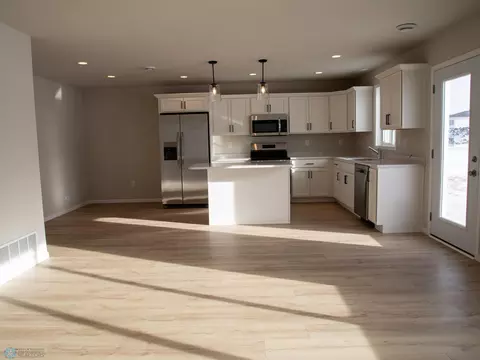 7906 Buckthorn Ave, Horace, ND 58047 photo 8