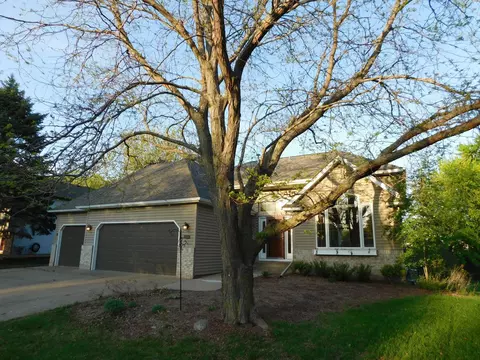 6462 Kingfisher Ct, Lino Lakes, MN 55014