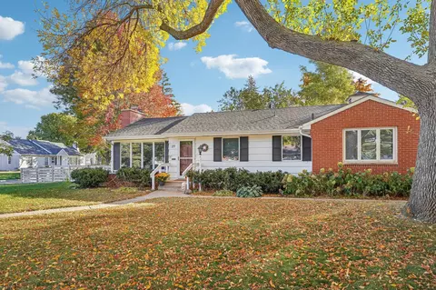 29 Ashley Rd, Hopkins, MN 55343