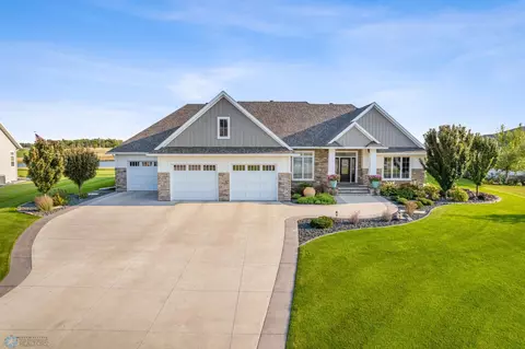 417 Trent Jones Dr, Horace, ND 58047