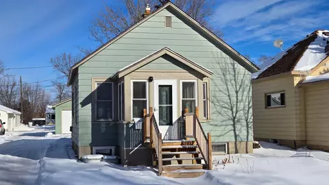 122 6th St NW, Chisholm, MN 55719