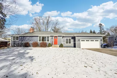 10904 Oak Knoll Ter N, Minnetonka, MN 55305