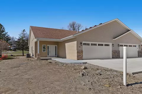 16 Augusta Place St, Owatonna, MN 55060