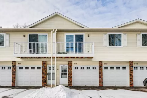 970 Pond View Ct, Vadnais Heights, MN 55127