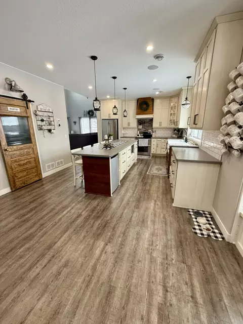 Kitchen - 39089 County Road 3, Avon, MN 56310 photo 2 of 2