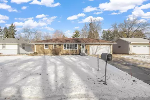 1055 Ryan Ave W, Roseville, MN 55113