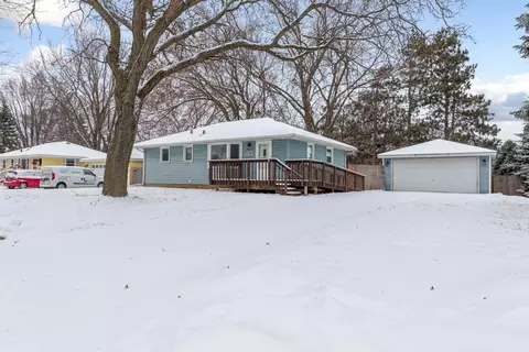 1238 Guthrie Ave N, Oakdale, MN 55128