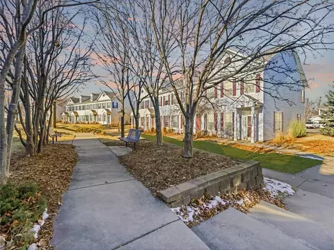704 Providence Dr, Shakopee, MN 55379