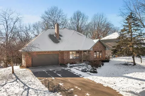 2420 Linwood Ct E, Maplewood, MN 55119