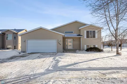 4496 50th St S, Fargo, ND 58104