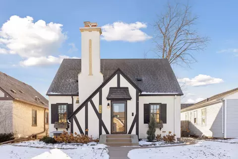 2098 Pinehurst Ave, Saint Paul, MN 55116