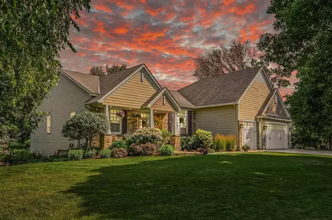 9153 Braxton Dr, Eden Prairie, MN 55347