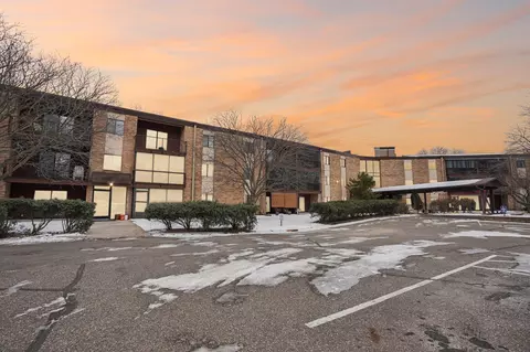 2670 Oxford St N #213, Roseville, MN 55113